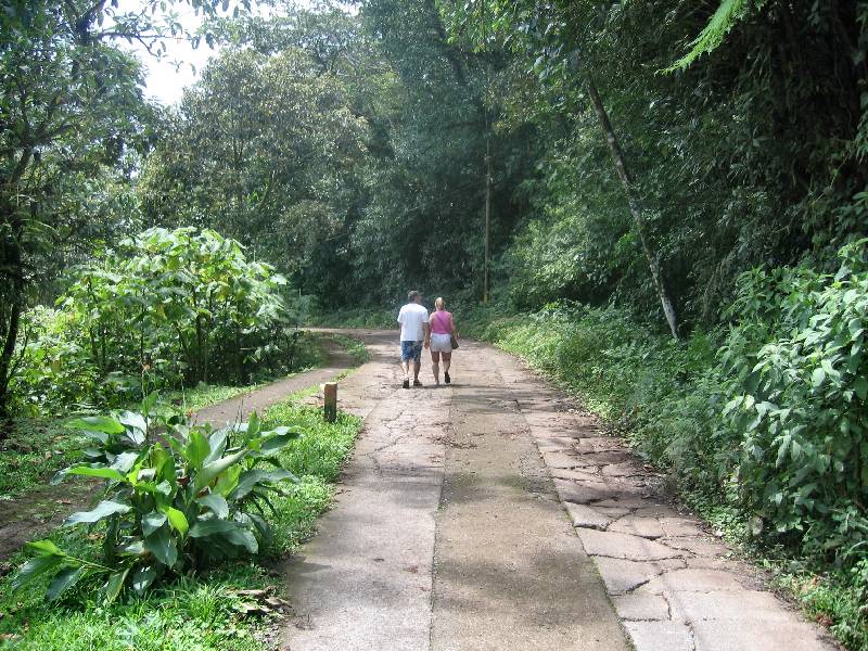 CostaRica-June-11-18-2005-0404 walking to breakfast